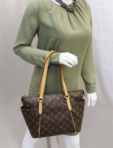 LOUIS VUITTON Monogram Totally PM 1038374 